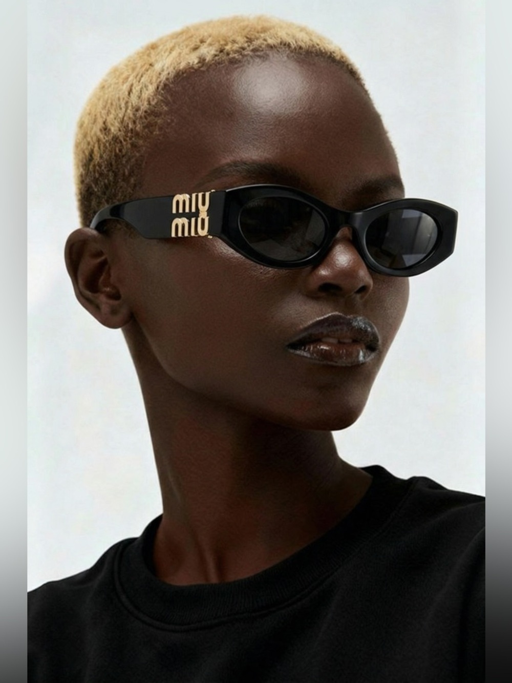 Miu Miu Black Oval Cat-Eye Sunglasses with Pink Case - Picture 3 of 4